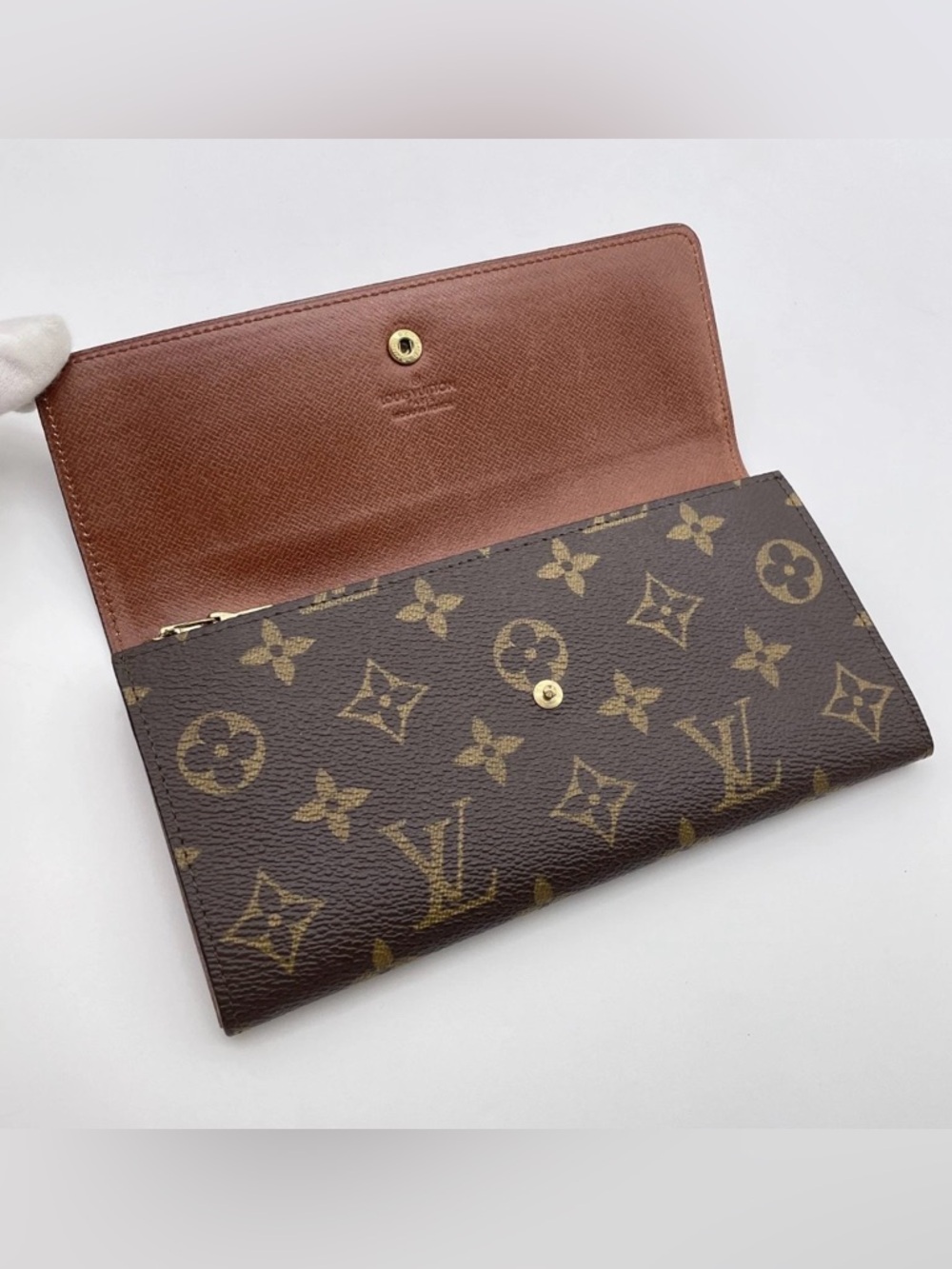 Louis Vuitton Monogram Canvas
Sarah Wallet - Picture 7 of 12
